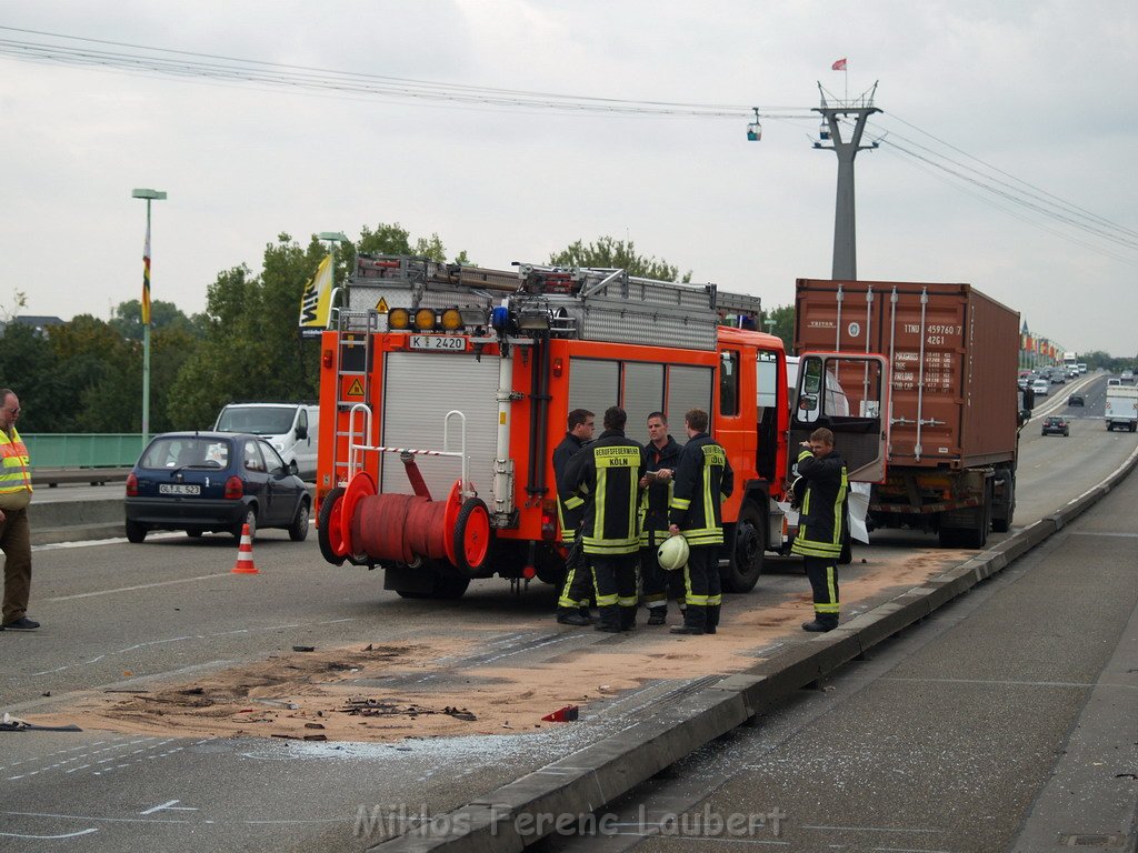 VU Transporter Lkw Zoobruecke Rich Koeln    P27.JPG